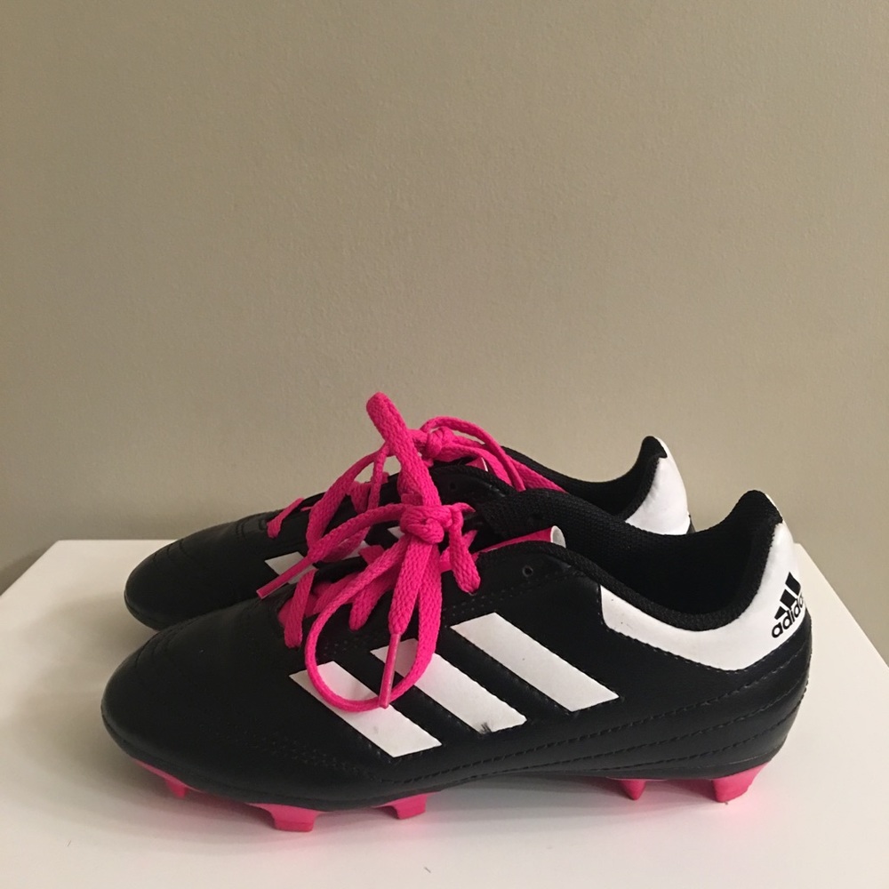 Addidas pink / black soccer cleats size 1 EUC!